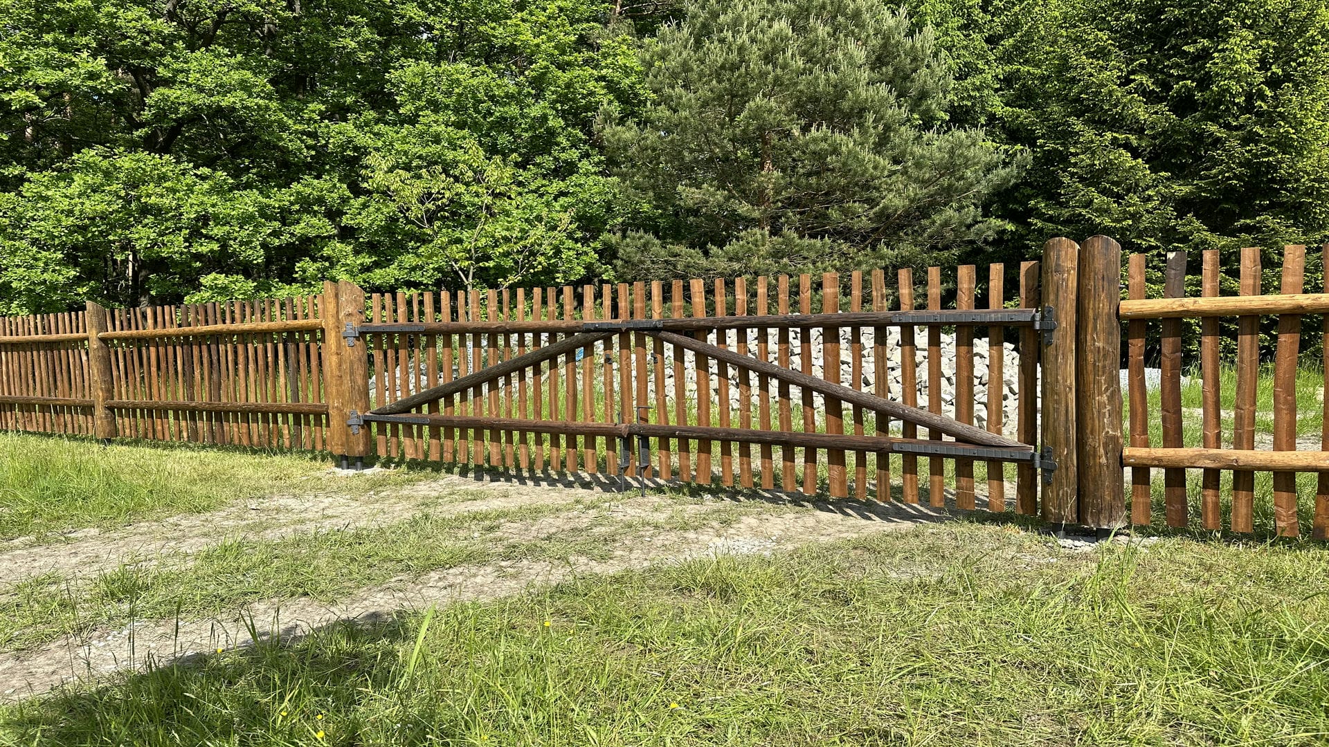 Obrázek 15 / Dřevěné ploty - ručně opracovaný   - realizace Třebíčko 05-2023